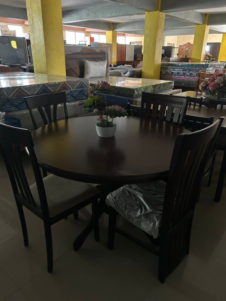 Furniture shop vs furniture expo